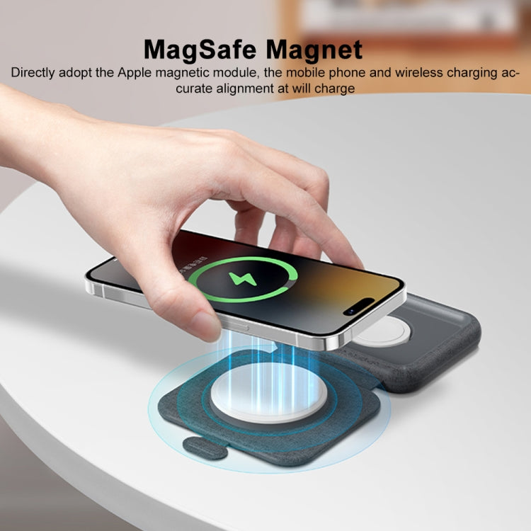MOMAX UD30 Q.Mag Go 2 in 1 Foldable Magsafe Magnetic Wireless Charger MOMAX UD30 Q.Mag Go 2 in 1 Foldable Magsafe Magnetic Wireless Charger